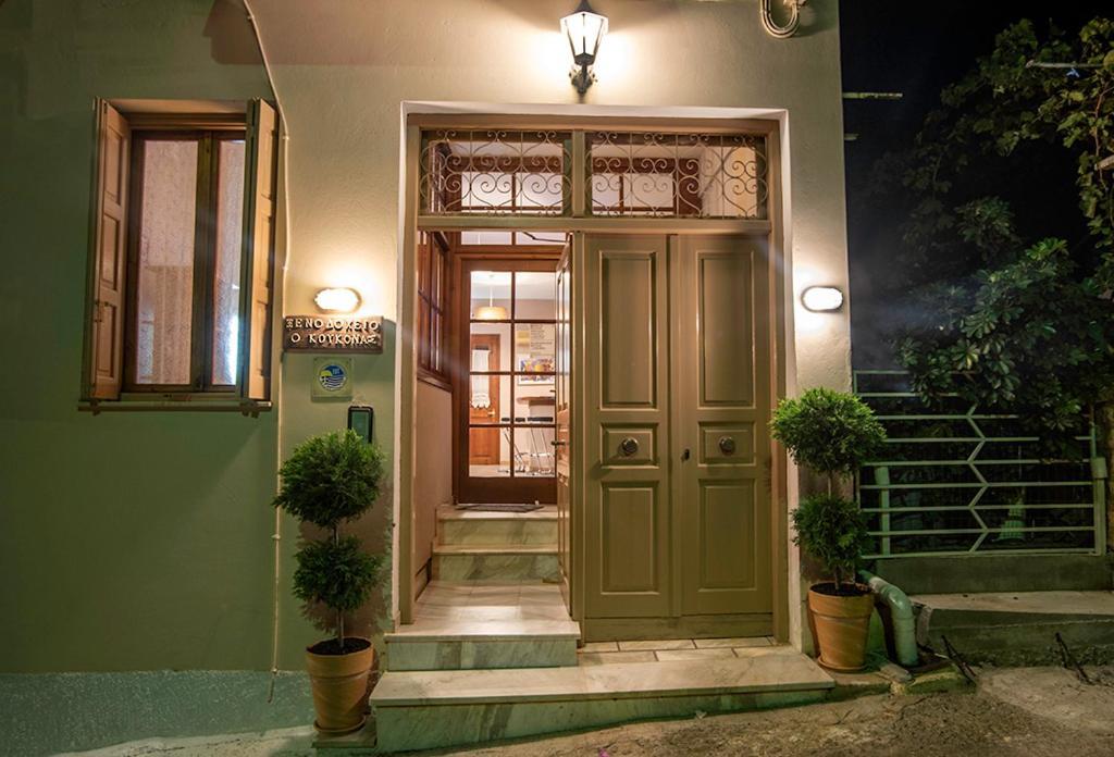 Koukonas Hotel Galaxidi Bagian luar foto
