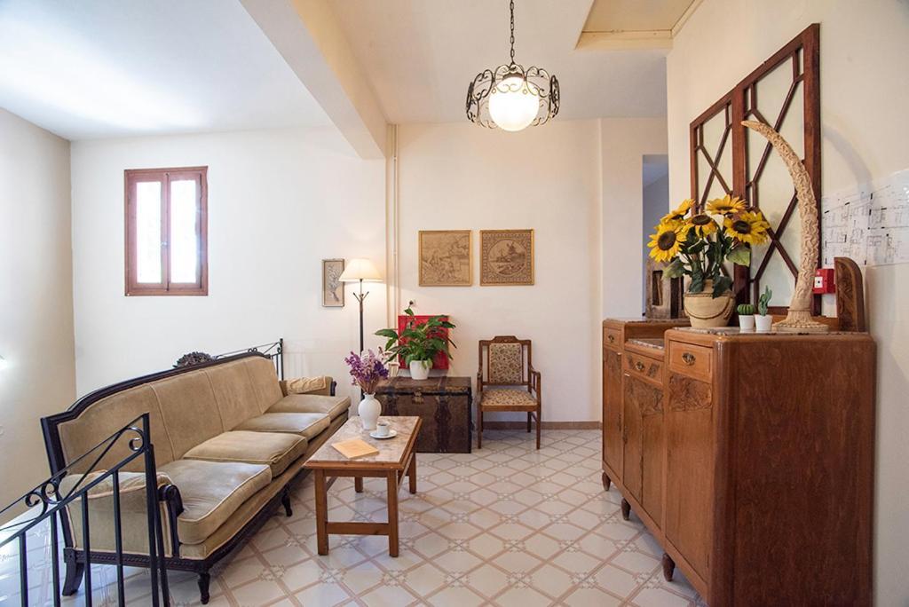 Koukonas Hotel Galaxidi Bagian luar foto