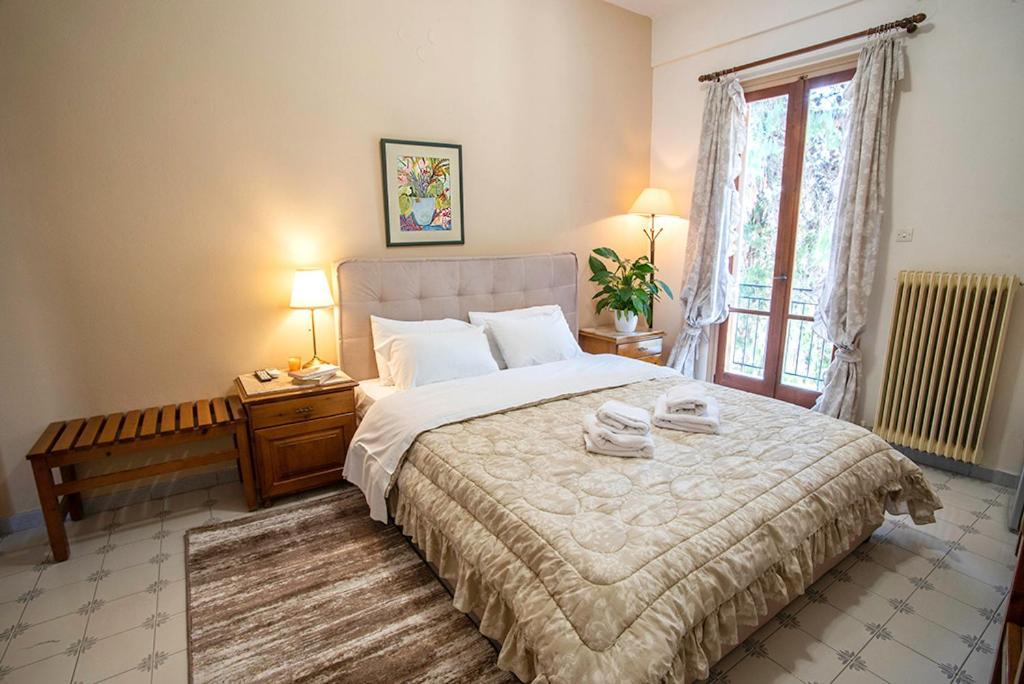 Koukonas Hotel Galaxidi Bagian luar foto