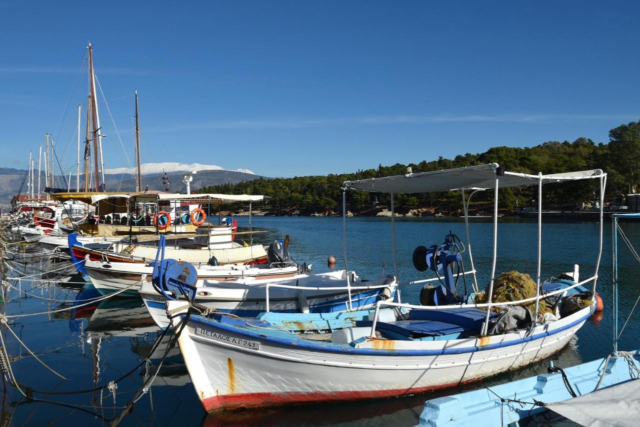 Koukonas Hotel Galaxidi Bagian luar foto