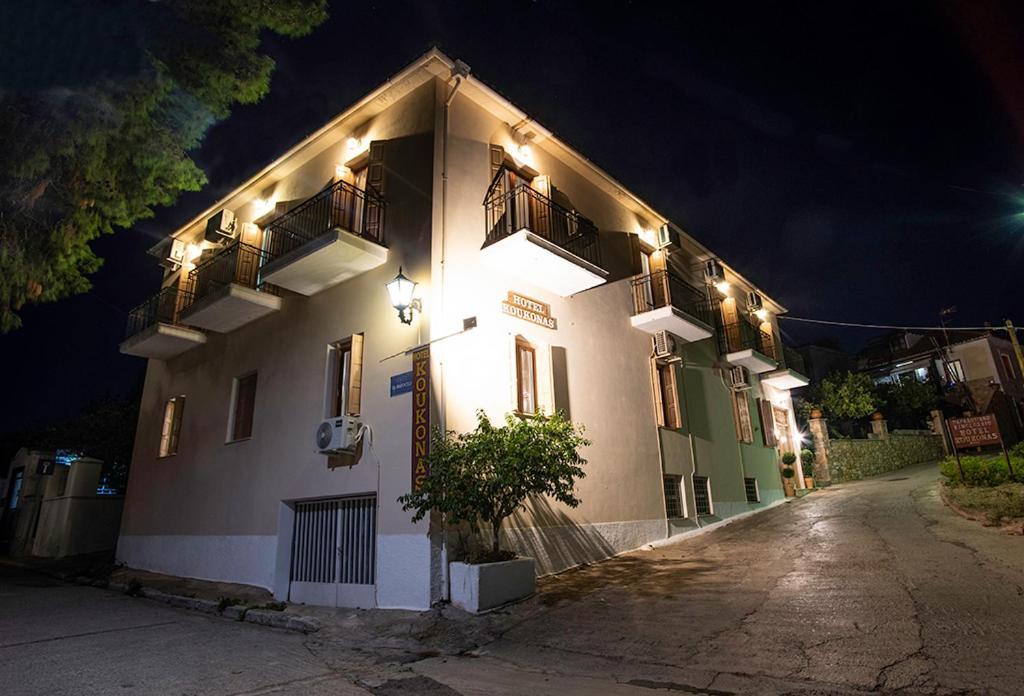 Koukonas Hotel Galaxidi Bagian luar foto