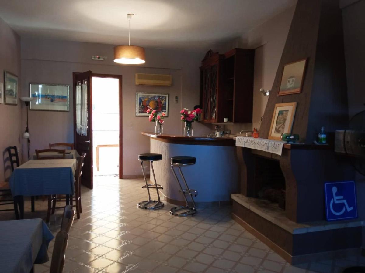 Koukonas Hotel Galaxidi Bagian luar foto