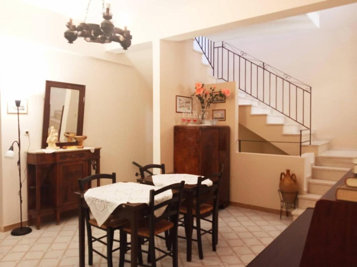 Koukonas Hotel Galaxidi Bagian luar foto