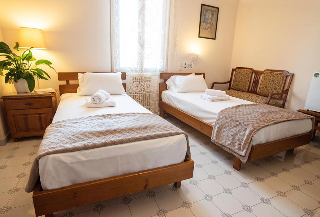Koukonas Hotel Galaxidi Bagian luar foto