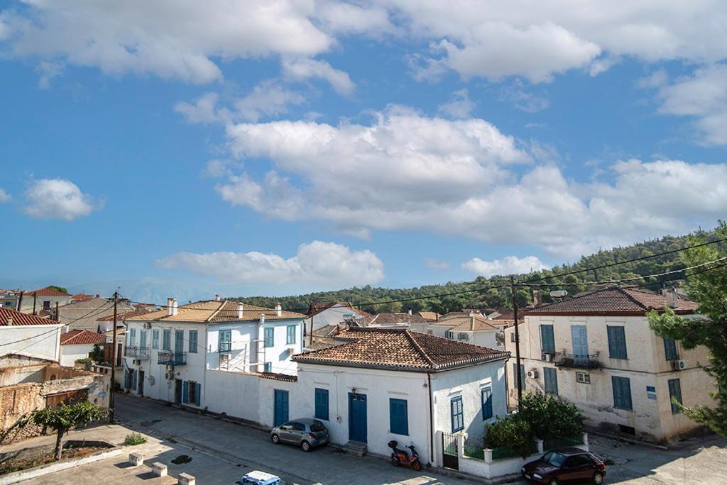 Koukonas Hotel Galaxidi Bagian luar foto