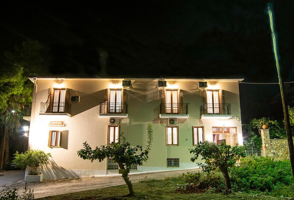 Koukonas Hotel Galaxidi Bagian luar foto