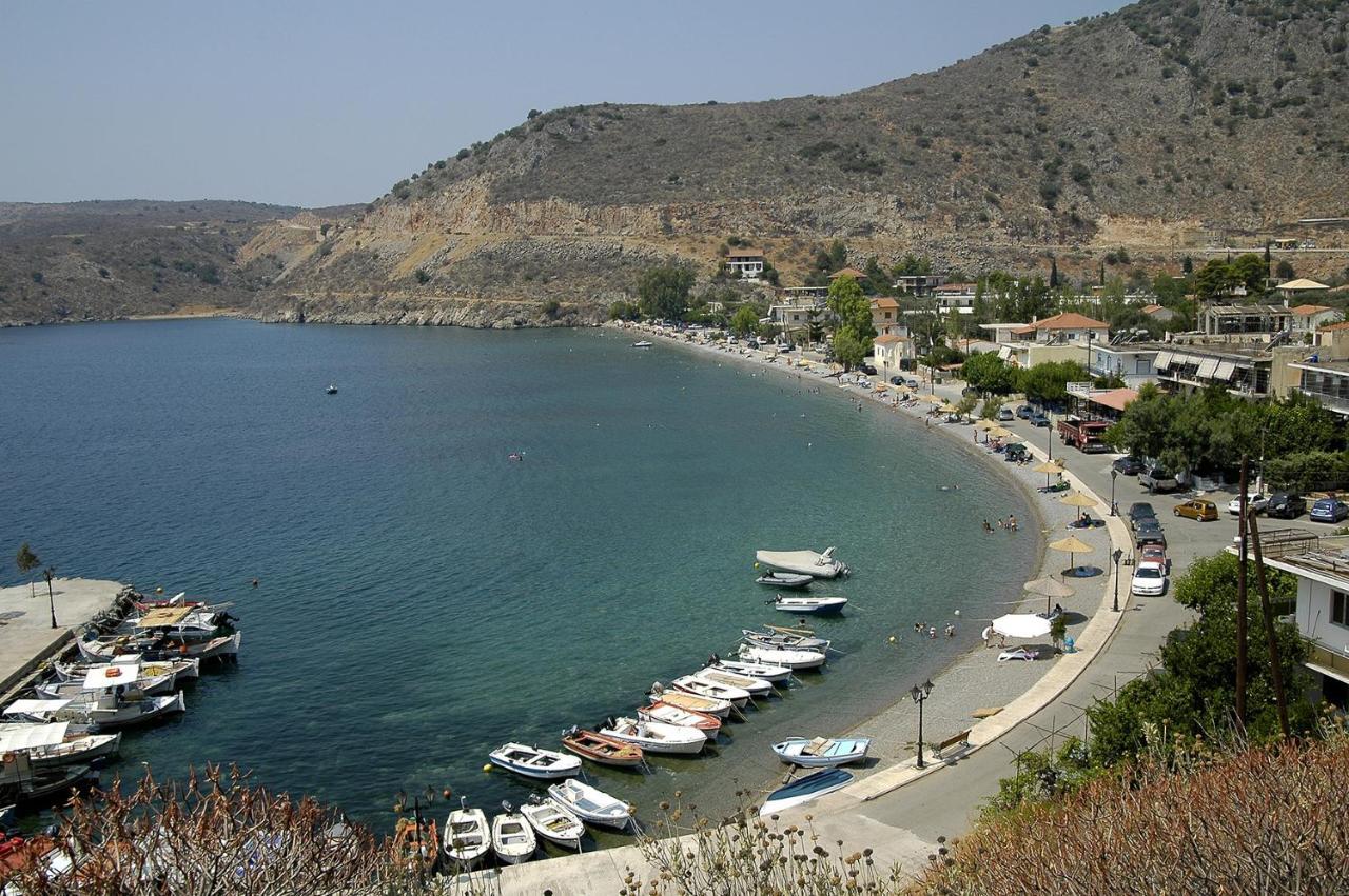 Koukonas Hotel Galaxidi Bagian luar foto
