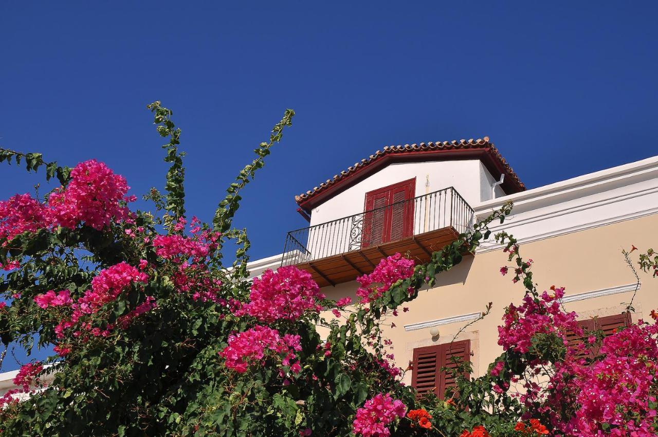 Koukonas Hotel Galaxidi Bagian luar foto