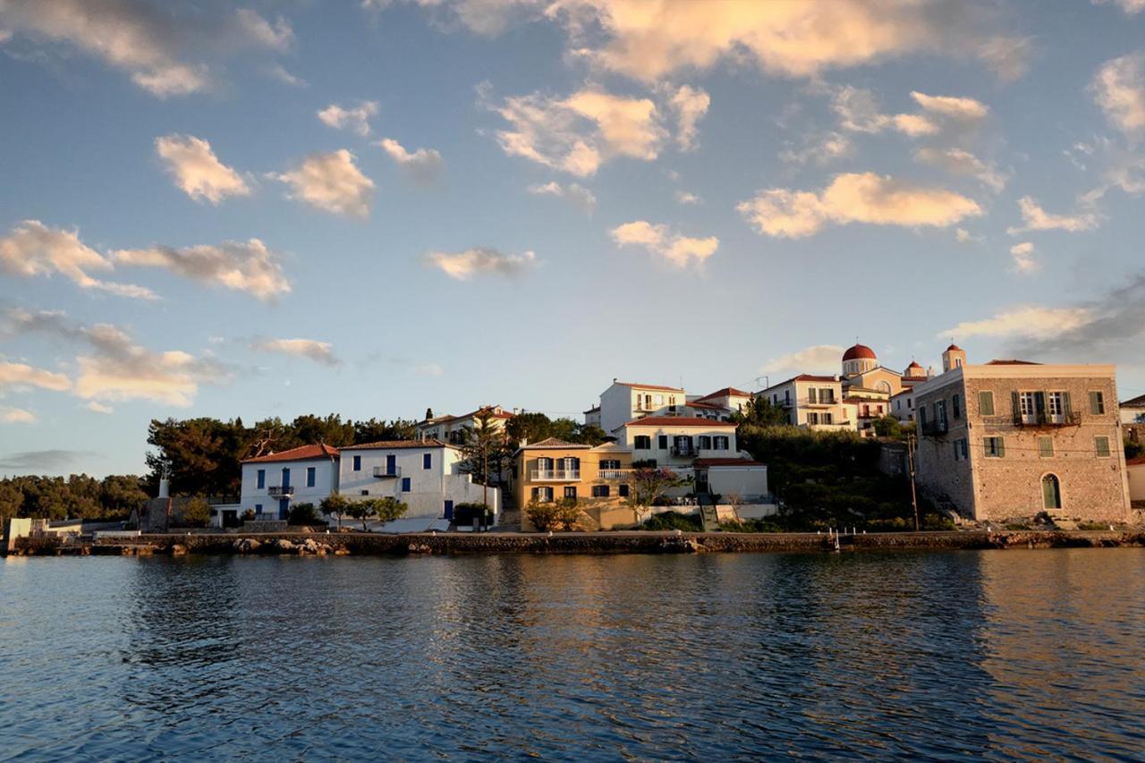 Koukonas Hotel Galaxidi Bagian luar foto