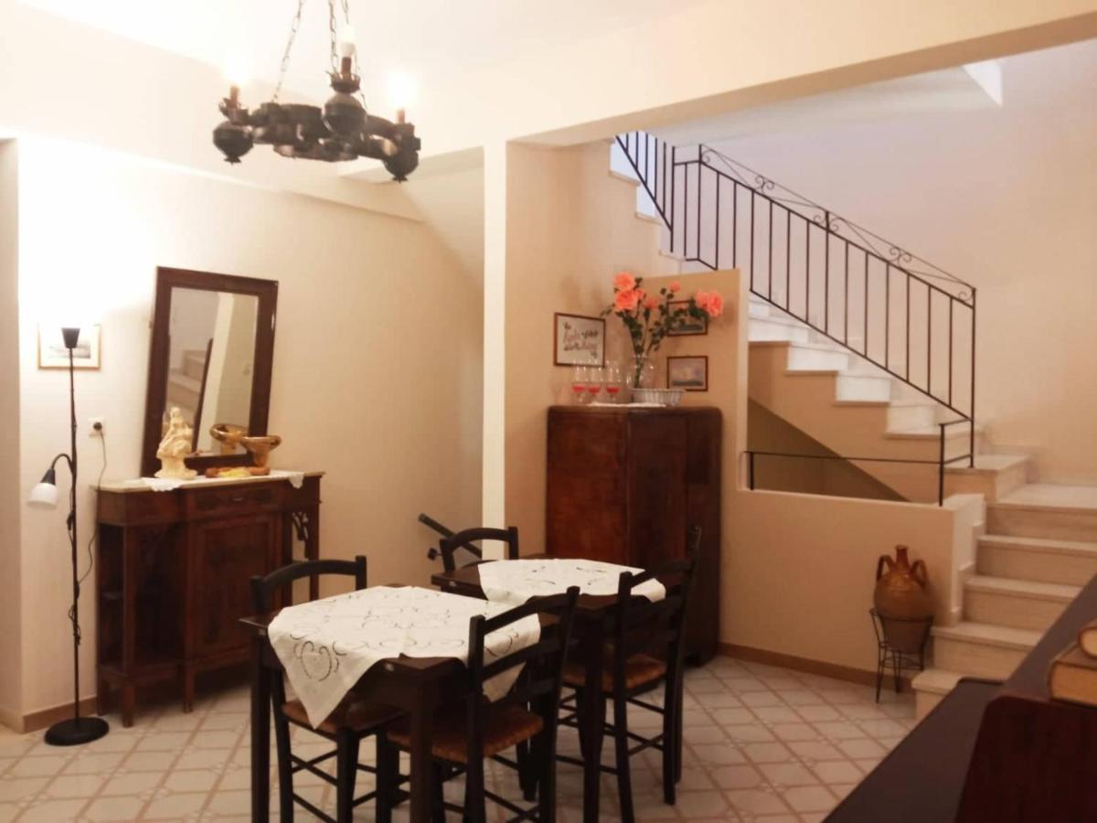Koukonas Hotel Galaxidi Bagian luar foto