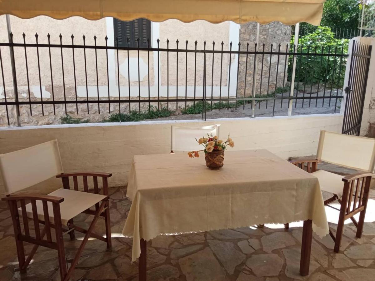 Koukonas Hotel Galaxidi Bagian luar foto